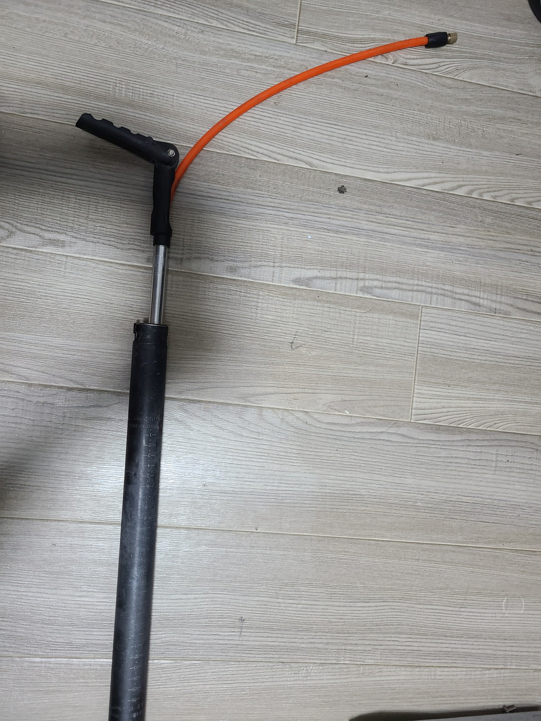 ポンプ機能付きシートポスト